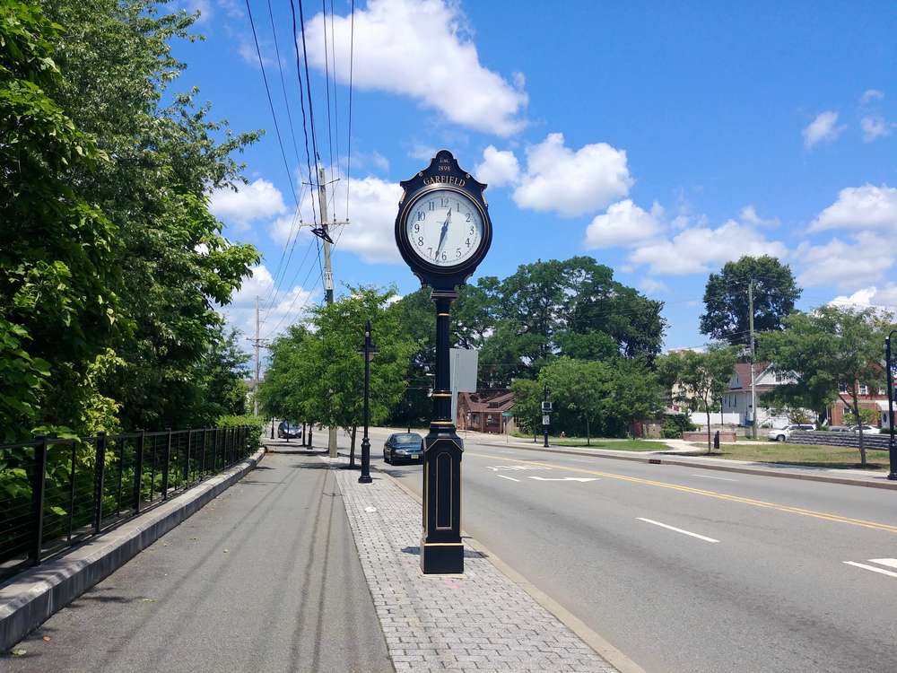 Garfield,,Nj,-,July,12,2020:,Vintage,Street,Clock,On