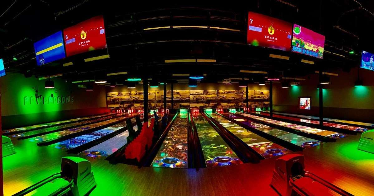 The bowling alleys at Humdingers