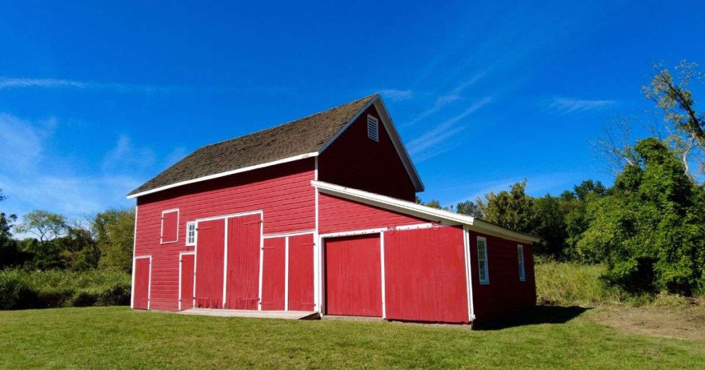 Red barn in River Edge, New Jersey